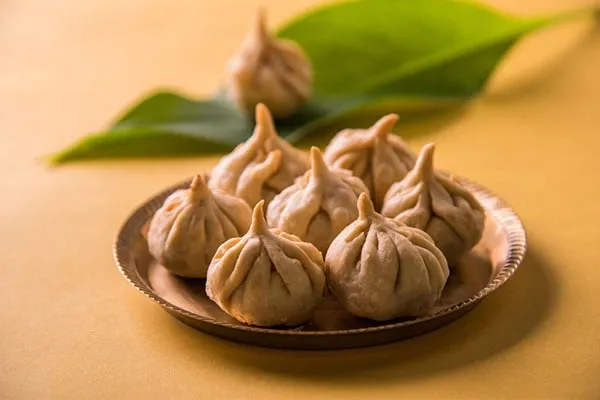 Baked Modak: With an outer covering of wheat flour, this modak is stuffed with boiled chana dal, jaggery, coconut and cardamom. More like the puran poli, this modak is perfect for weight watchers. Pic: Flickr 30 stades