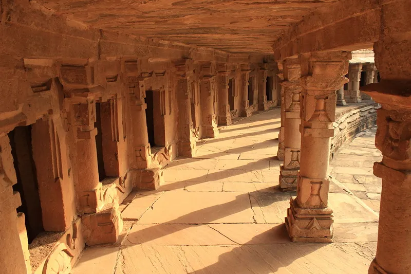 Circular walkway of the temple. The 64 chambers once had idols of yoginis. Pic: Pankaj Saxena/Wikimedia Commons 30 Stades
