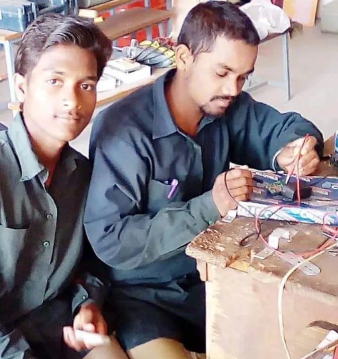 Vijay (Right) is training on the job currently and is paid Rs 6,000 per month. Pic: Udyogini 30stades