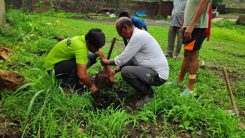 Seeing the efforts of volunteers, locals joined the plantation drive in Udaipur. Pic: Pukaar Foundation