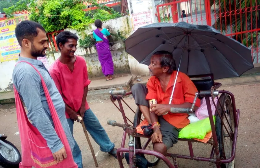 Badlav Founder Sharad Patel talking to beggars in Lucknow. Pic: Badlav Foundation 30stades