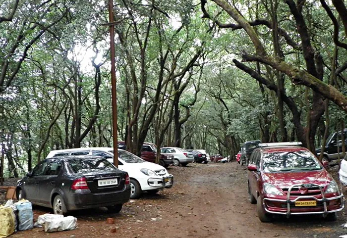 Dasturi Naka parking. Vehicles are not permitted beyond this point. Pic: Flickr 30stades