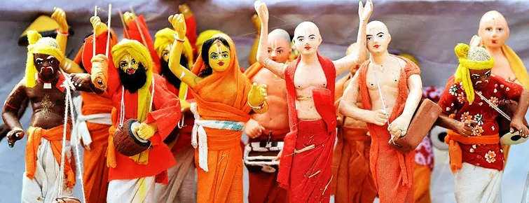 Holy men and women, singing bhajans, is a popular theme in Ghurni, krishnagar, clay dolls. Pic: Flickr 30 stades
