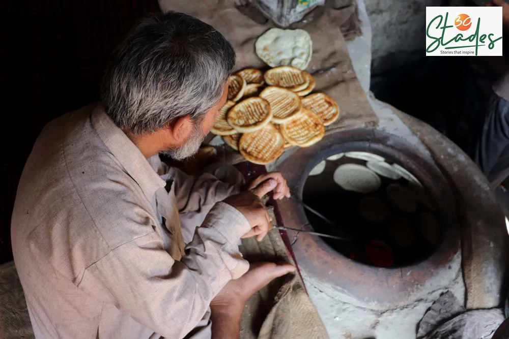 Kashmir’s local bread-baking thrives as kandurs serve up delectable breads, girda, lavasa, kulcha, tshoru, czhot, bakirkhani, makai vour, chot, naan, shirmal, 30 stades