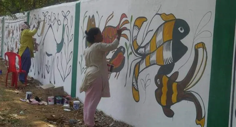 The tribal women painting the walls of the Hazaribagh railway station, which drew much appreciation when they finished it. Pic: Justin Imam 30stades