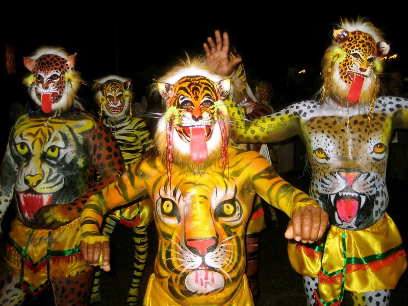 Pulikali, a folk dance, is performed by artists to entertain people on the fourth day of Onam - Chathayam. Aritsts apply tiger paint on their bodies. Pic: Flickr 30 stades