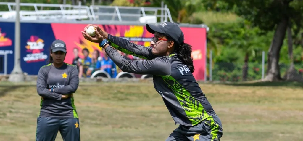 Muneeba Ali takes a catch in a training session. © Getty Images