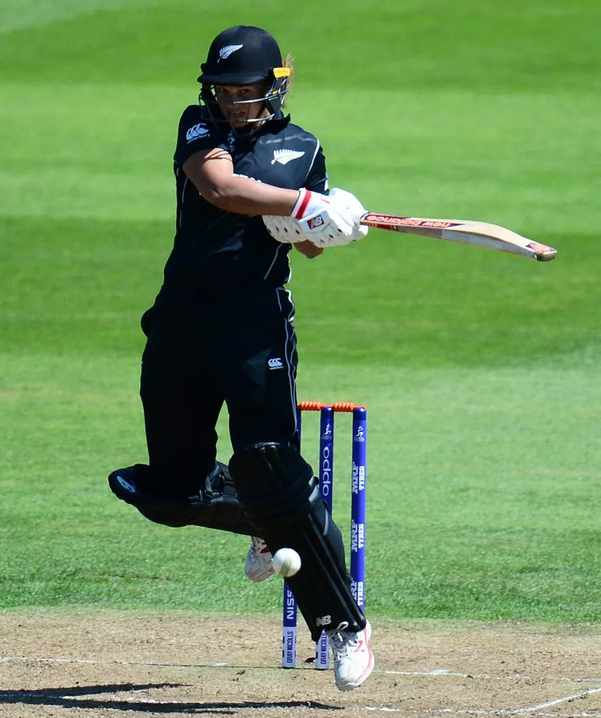 Suzie Bates plays a powerful shot through the leg-side. © Getty Images