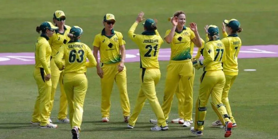 Australia celebrate a wicket. © Getty Images