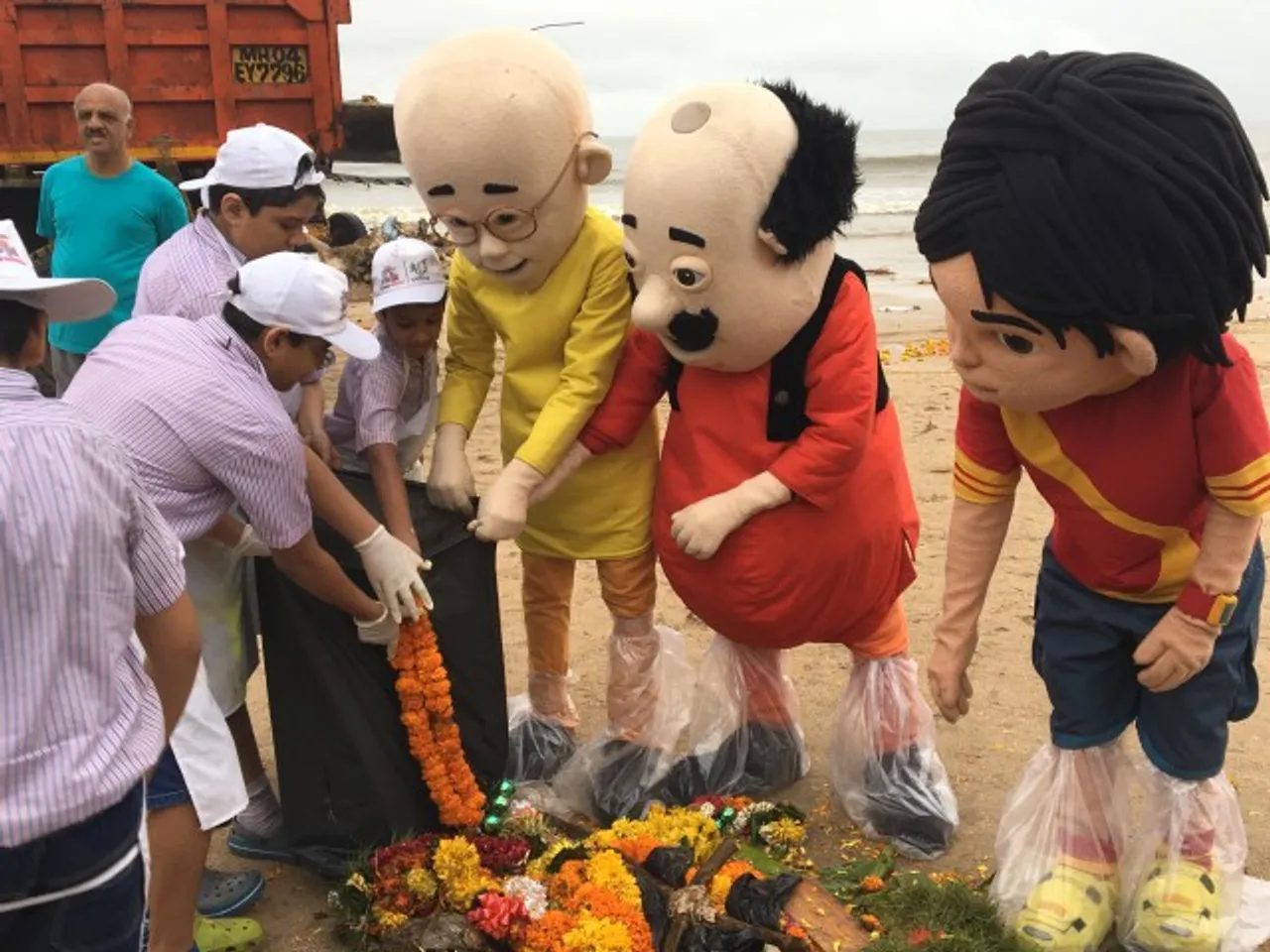 Nicktoon Shiva, Motu Patlu Join Over 800 Kids For A Clean Up Drive On Mumbai Beaches Post Ganpati Visarjan