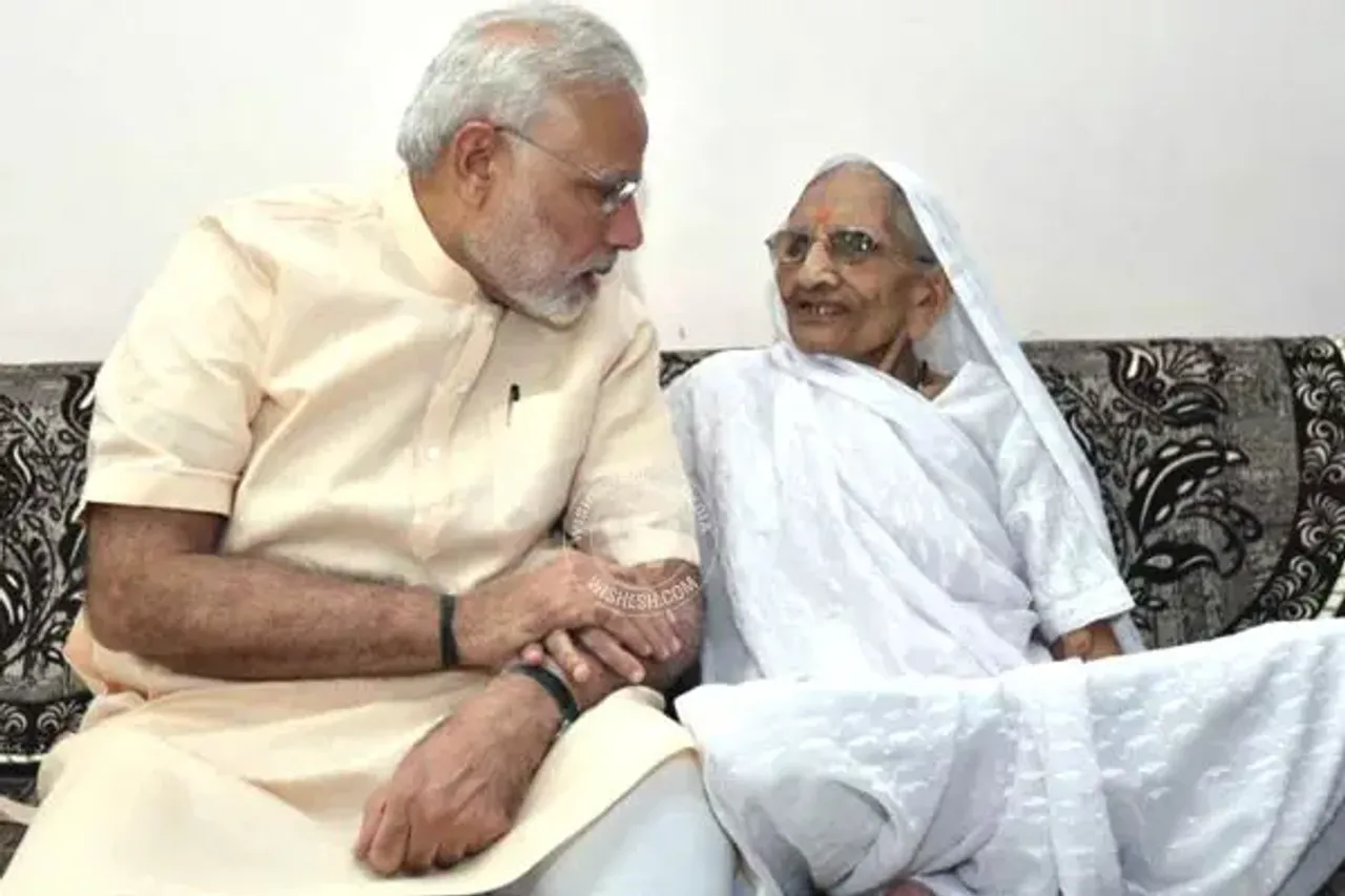 100 वर्षीय पीएम मोदी की मां हीराबेन का निधन, PM ने दी चिता को मुखाग्नि