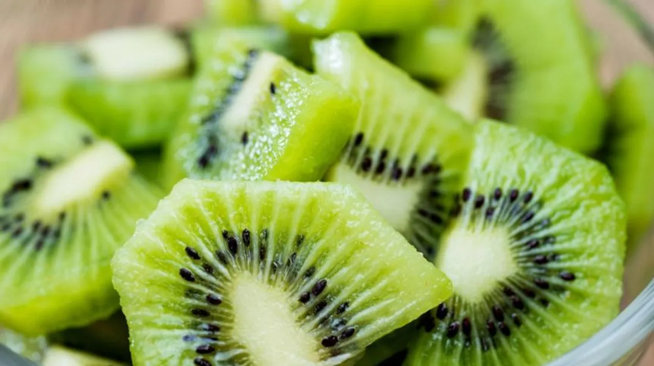 Benefits of Kiwi: क्या आप जानते हैं कीवी खाने का सही समय? 