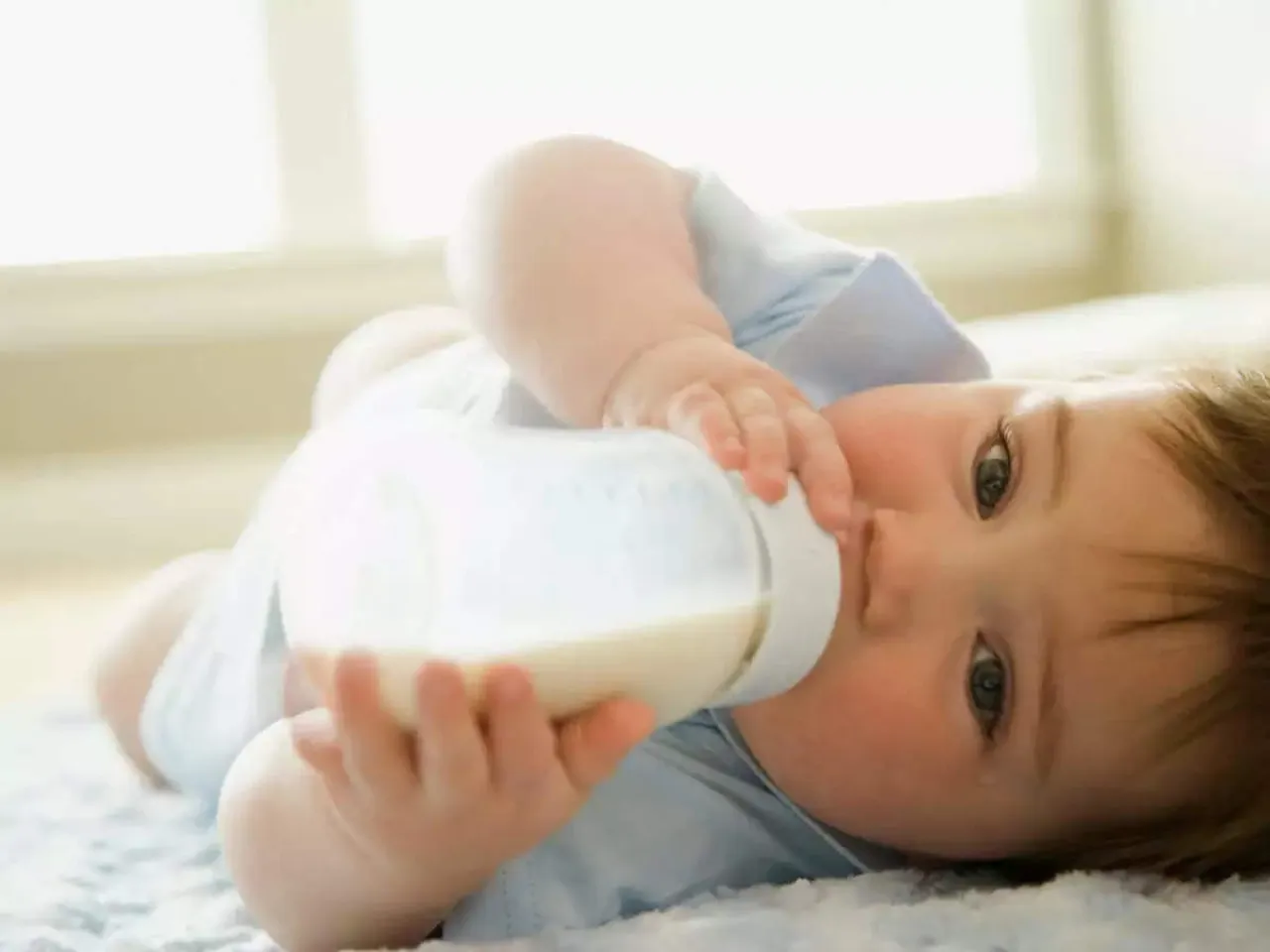 बच्‍चों को दूध पिलाने की आदत डलवानें में ये तरीकें करेंगे आपकी हेल्प