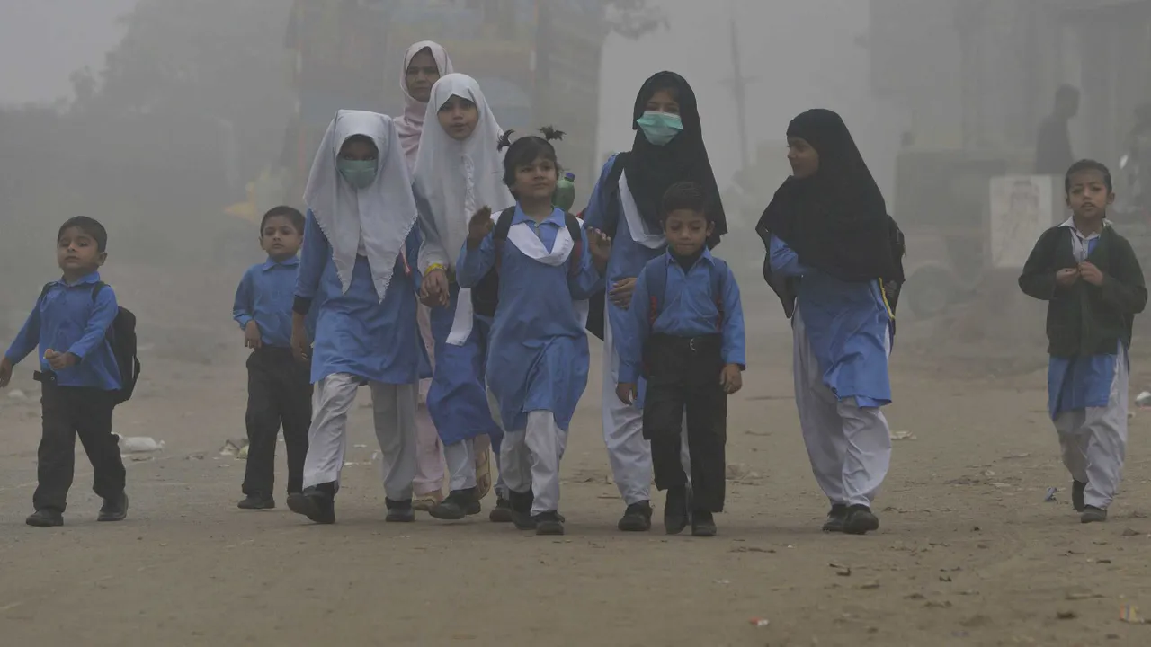 Schools to close three days a week in Lahore as air quality worsens