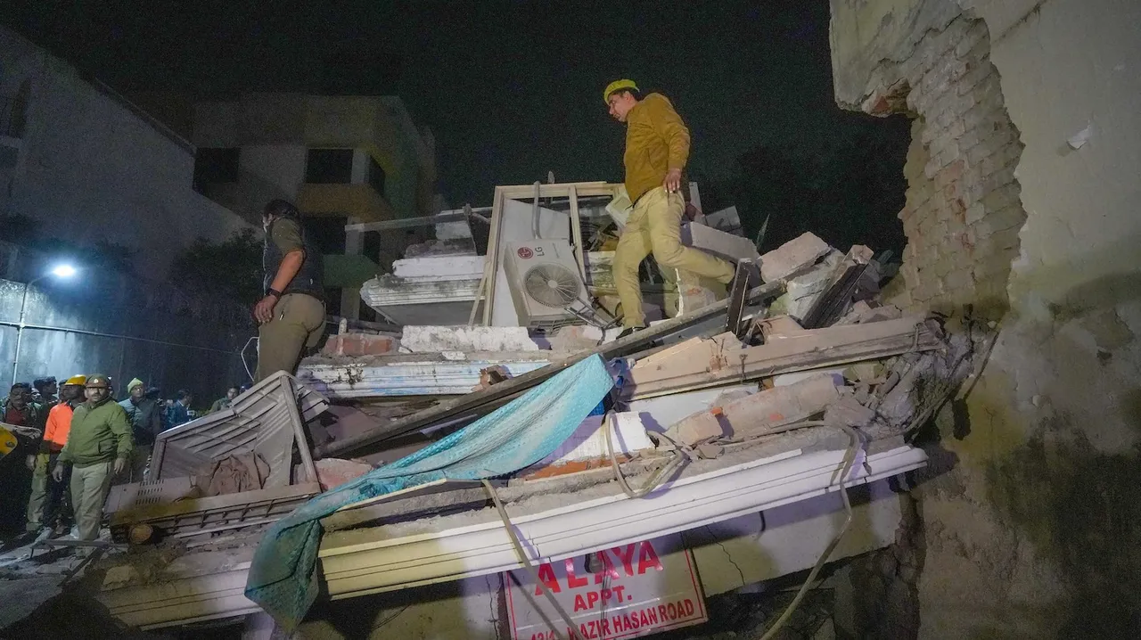 Lucknow building collapse: 14 rescued, search operations underway