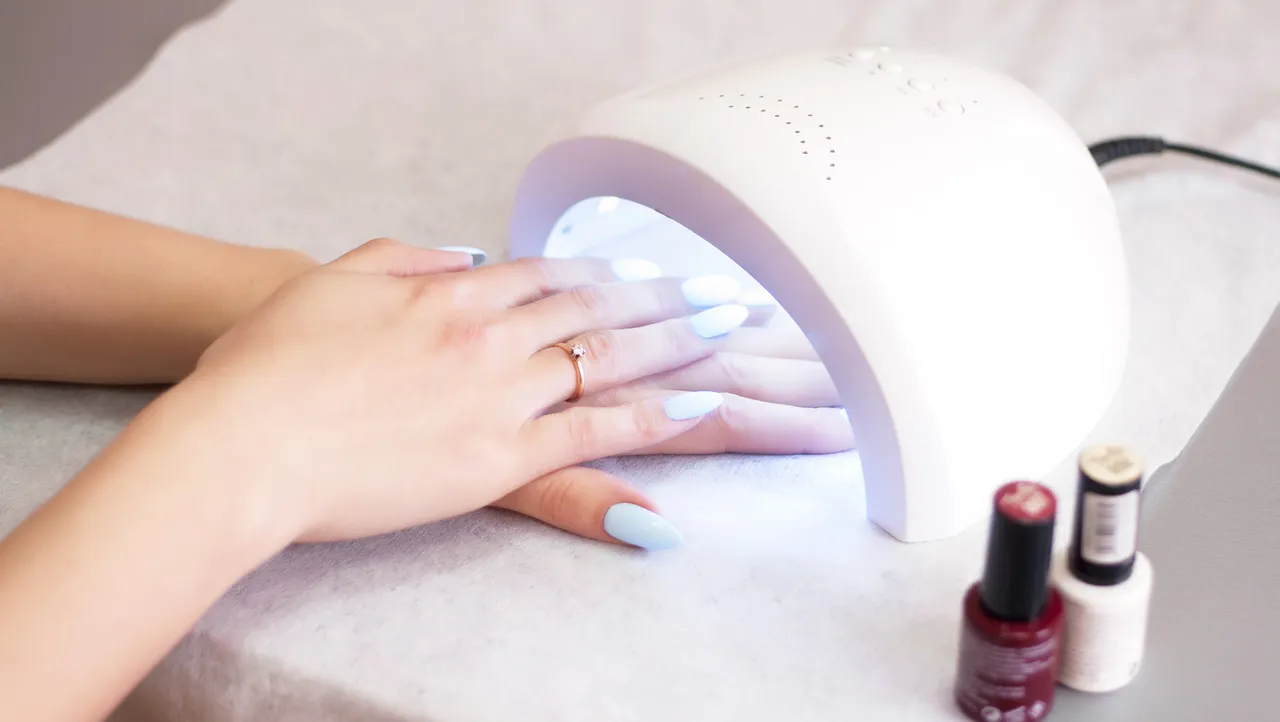 UV nail polish dryers at salons pose cancer risk: Study