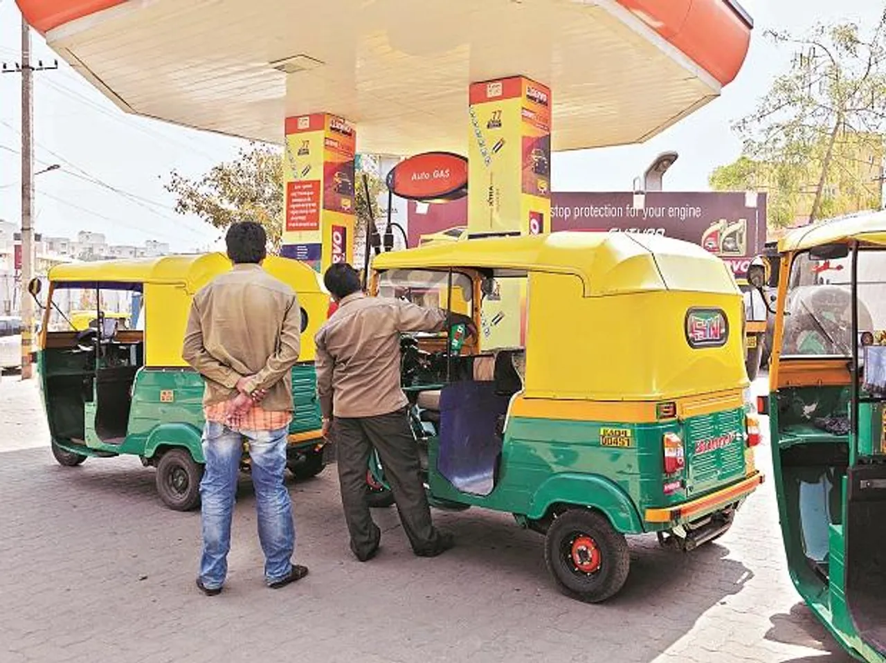 Cut excise duty on CNG till gas is included in GST: Kirit Parikh panel