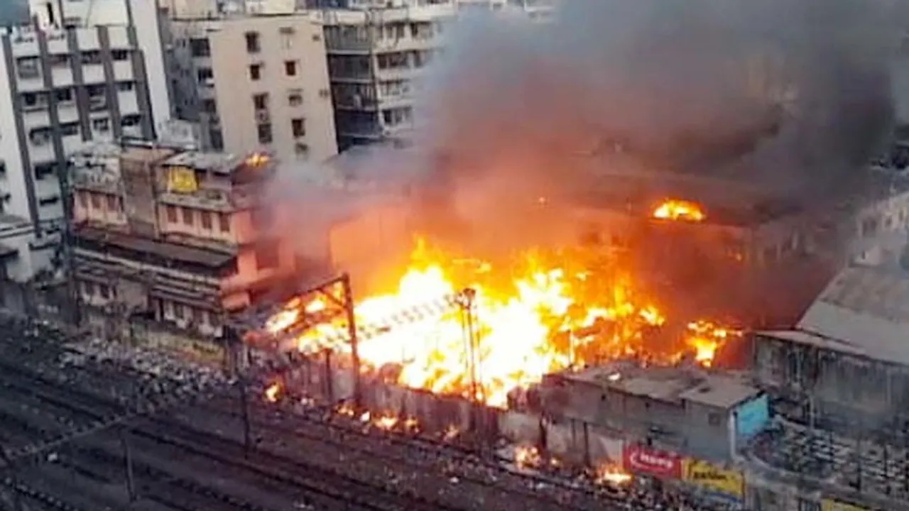 Mumbai: Fire breaks out in a Kurla market, several shops gutted