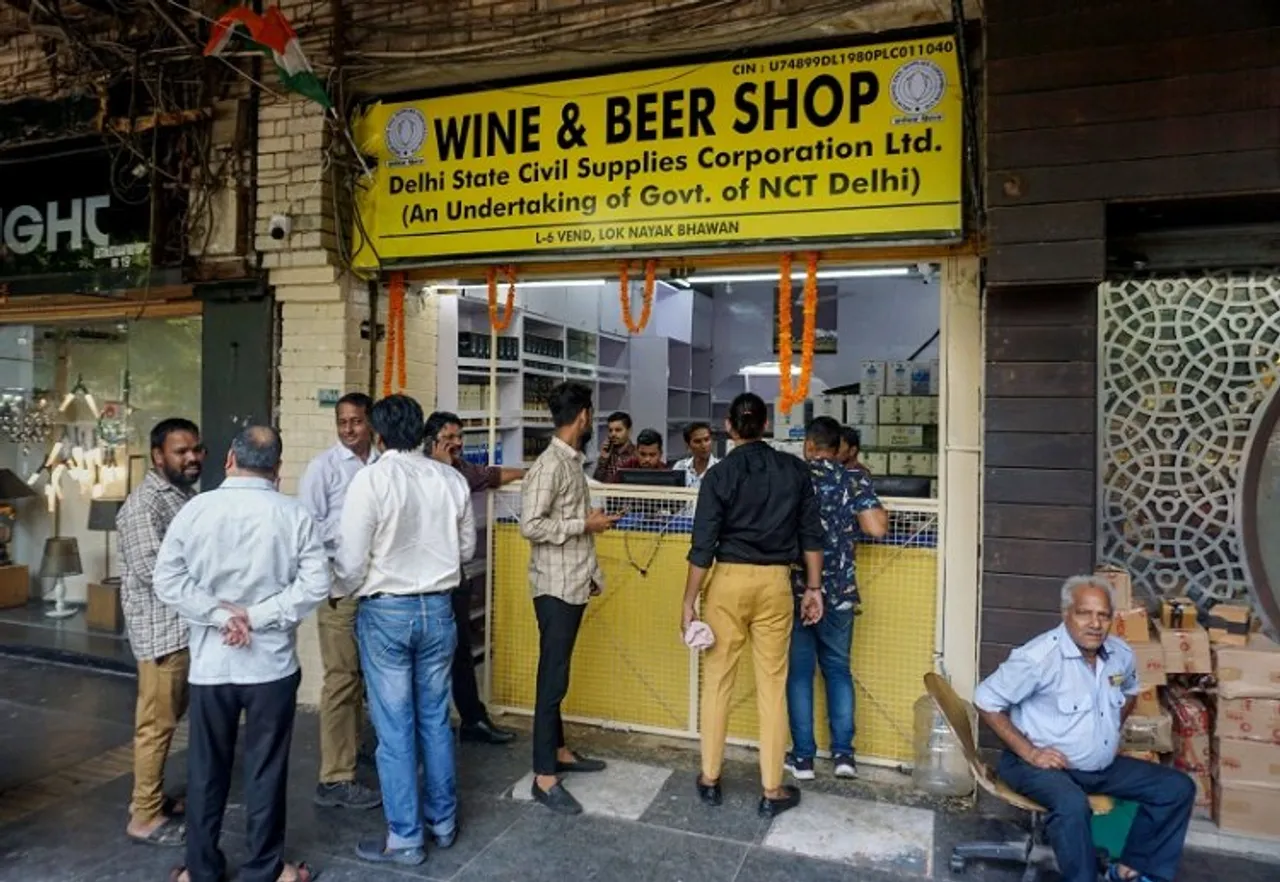 Liquor scam: Delhi court grants interim bail to five accused