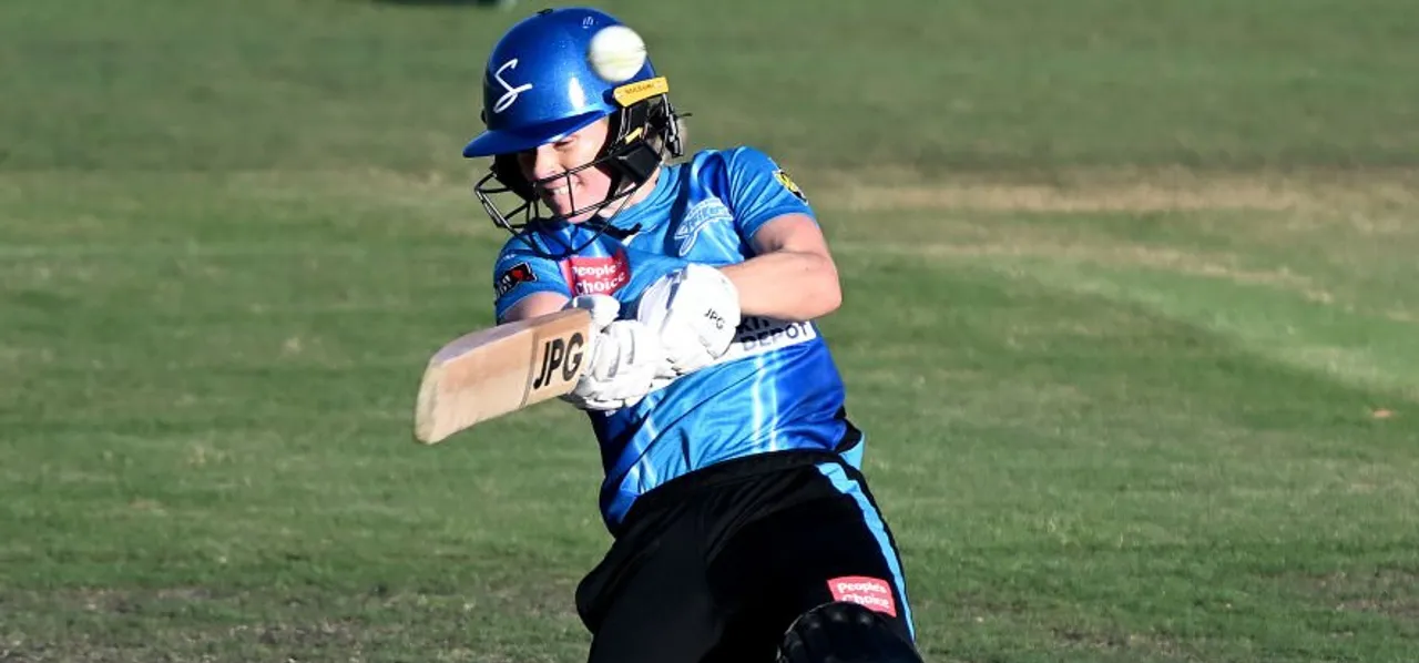 Katie Mack, Madeline Penna help Adelaide Strikers to top of WBBL08 table