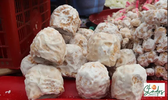 Basrak or basrakh appear like snowballs and are made with whole wheat flour, sugar, ghee or oil. Sometimes, mawa or khoa is also added. Pic: Wasim Nabi 30stades