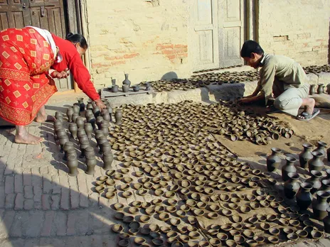 The diyas are allowed to dry in the sun before being put in the kiln.