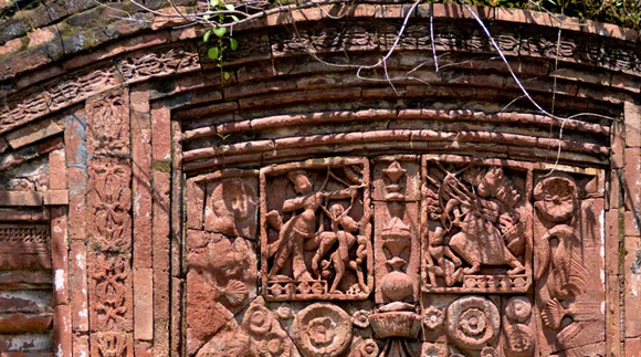 The terracotta plaques depicting scenes from Ramayana & Mahabharata are not carved onto the temple walls but stuck using glue. Pic: Flickr 30stades
