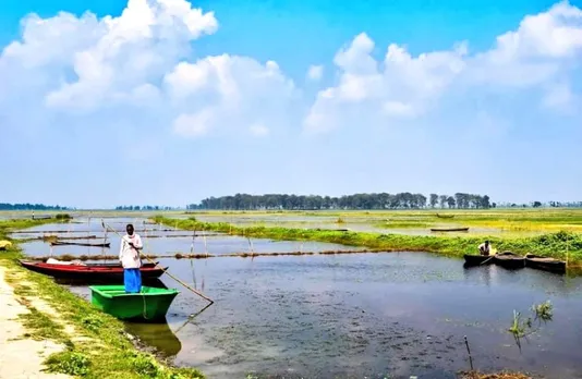 Many fishermen have left the area due to dwindling fish catch and the shrinking size of Kanwar Lake. 