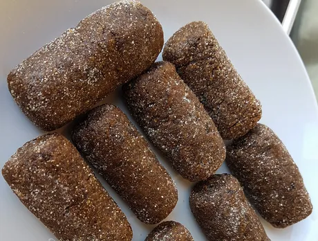 Pinagr or Pinaca resembles a croquette but is actually a sweet made with parboiled rice, jaggery, coconut and cardamom. Pic: Flickr 30stades