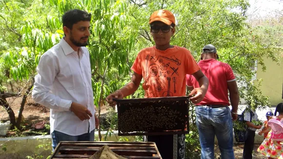 Amit Godse at a workshop to create awareness about beekeeping in urban areas in the wooden bee box. Pic: Bee Basket 30stades