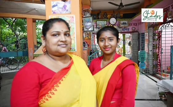 Uma Das (left) is the daughter-in-law of Gokul Chandra Das and an established dhaki player. Here with fellow dhaki Anita Das. Pic: Partho Burman 30stades