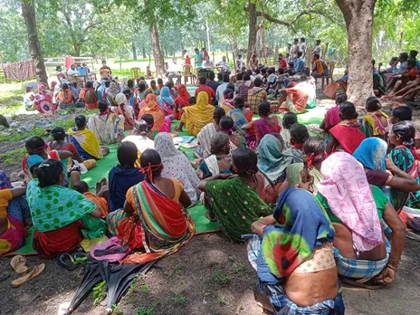  Meetings for creating awareness and providing handholding for organic farming are integral to Bhoomgaadi's model. Pic: Bhoomgaadi 30stades