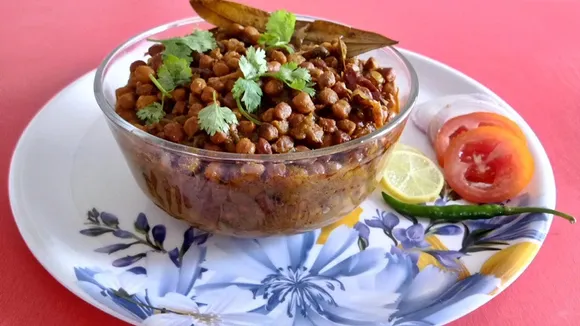 Chana ghooghni, the protein-rich anytime snack. 
