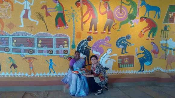 Padma Shri awardee Bhuri Bai (left) with Debjani Mukherjee (right), who worked with the Pithora artist as part of her PhD thesis. Pic: courtesy Debjani Mukherjee 