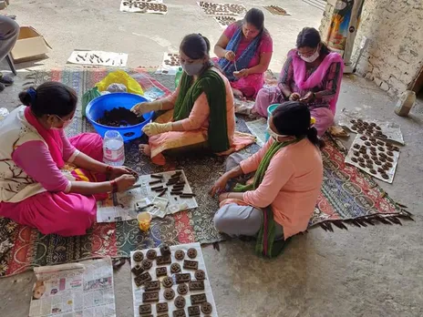 Women using cow dung to prepare various items. Pic: Disha Volunteer Organization 30stades