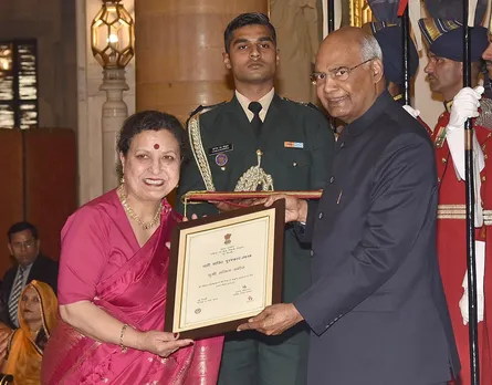 Lalita Vakil receiving the Nari Shakti Puruskar in 2017. She also received the Shilp Guru award in 2009 and Padma Shri in 2022 for reviving the Chamba Rumal embroidery. Pic: PIB 30STADES