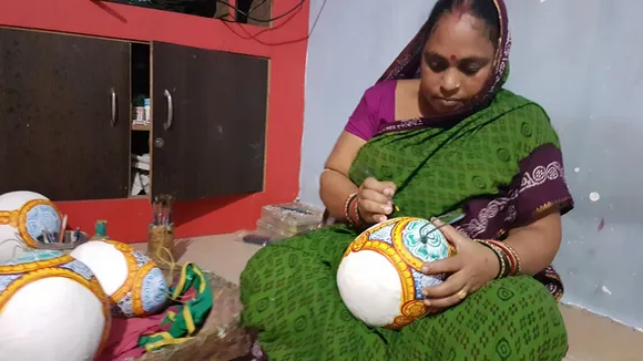 Making Pattachitra on cleaned coconut shell - recycled art. Pic: Manish Kumar 30 stades