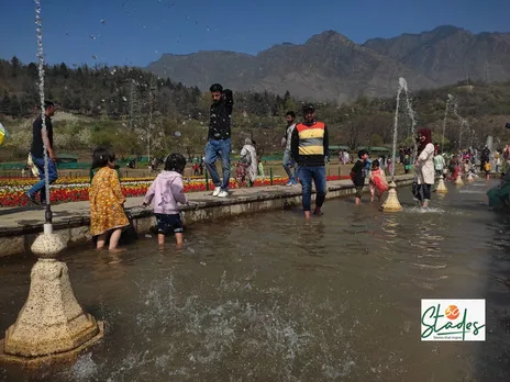 In winters, water freezes in Kashmir. Spring is a time of celebration amid water fountains at the Tulip Garden. Pic: Parsa Mahjoob 30stades