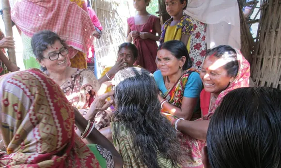 Chandra Mukhopadhyay recording songs of women at Malda. Pic: Chandra Mukhopadhyay 30stades