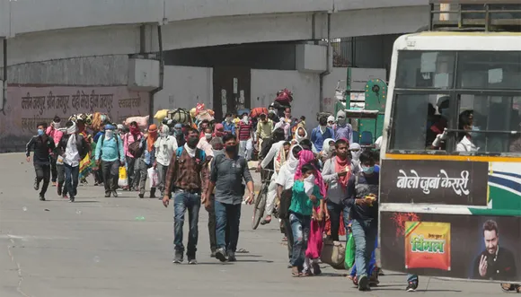Nearly 1.06 crore migrant workers walked thousands of kilometres to reach home during the COVID lockdown. Some died in road accidents or due to exhaustion before reaching home. Pic: 30 Stades