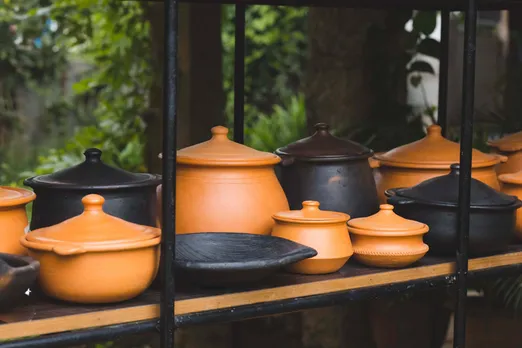 Earthen Browns offers biodegradable and non-toxic clay utensils in the red and black options. Pic: Earthen Browns 30stades