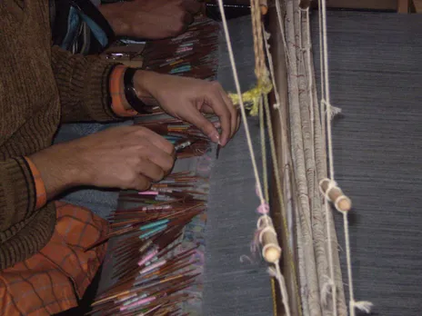 Kanis or Tujis are eyeless needles with coloured threads used in weaving. This feature distinguished Kani weaving from Pashmina weaving where shuttle is used. Pic: Flickr 30stades