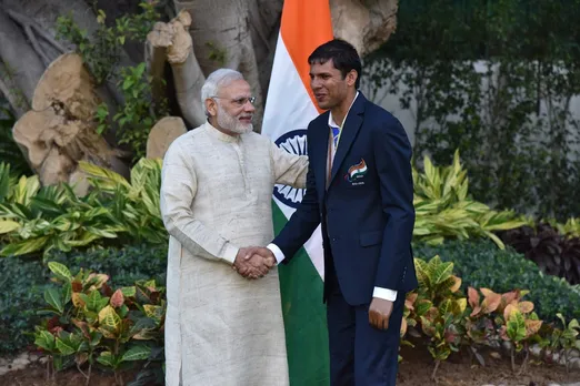 Prime Minister Narendra Modi congratulates Devendra Jhajharia after winning the Gold Medal in 2016 Paralympics. Pic: courtesy Devendra Jhajharia 30 stades
