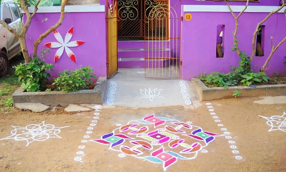 Women make rangolis using rice flour and colours. Pic: Wikimedia