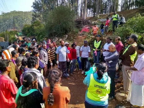 Public cleanup in Ooty. Pic: MOB 30STADES