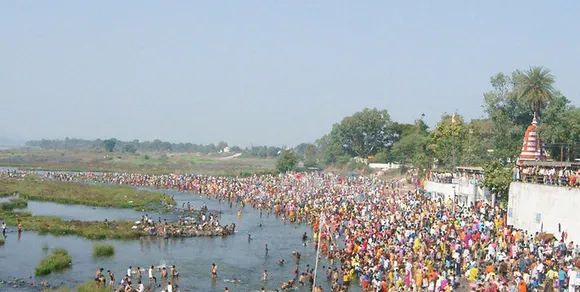 Taking a dip in holy rivers is considered auspicious on Makar Sankranti. Pic: Flickr