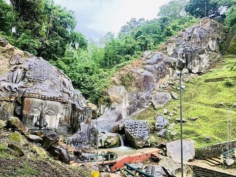 Igneous rock wall at Unakoti. Pic: Wikipedia 30stades