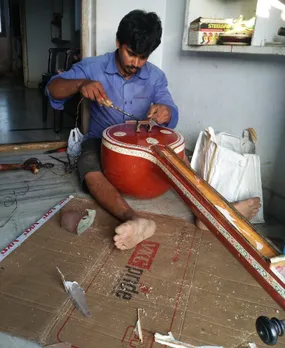 Eswara Rao working on the Bobbili Veena whose kunda and dandi are ready. Pic: Eswara Rao 30stades