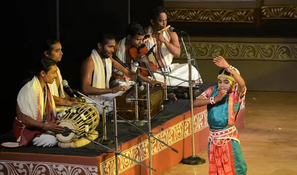 Mardala (drum), gini (cymbal), harmonium, violin and flute accompany Gotipua performance. Pic: Abhinna Sundar Gotipua Nrutya Parisad 30stades