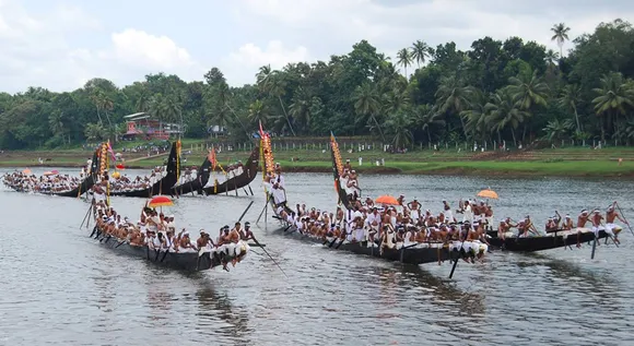 The famous Kerala boat race, Vallamkali, is organized on Anizham, the fifth day and continues almost throughout the festival. Pic: Kerala Tourism 30 stades